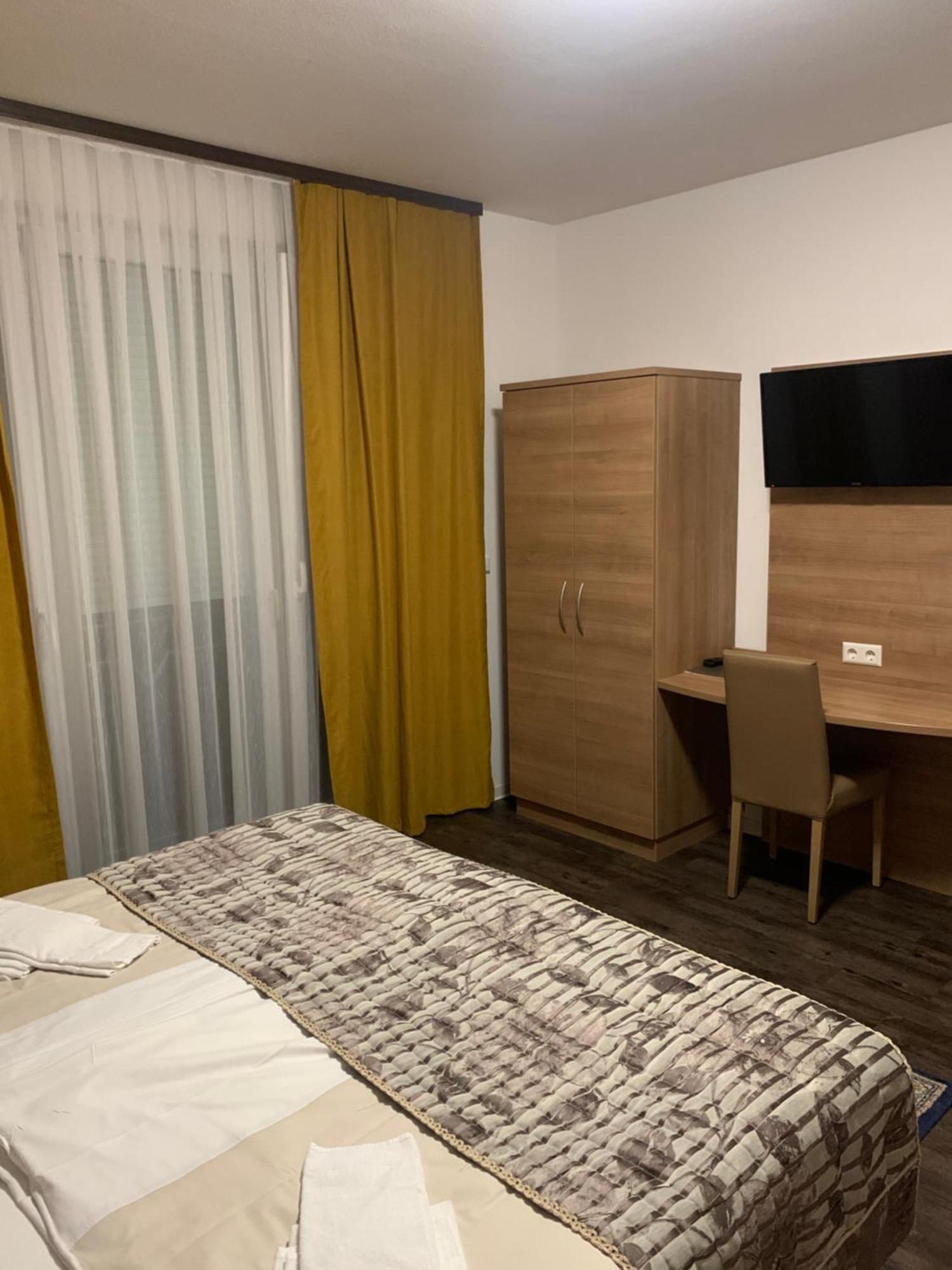 Hotel Pizzeria Da Beni Kochersteinsfeld Exteriér fotografie